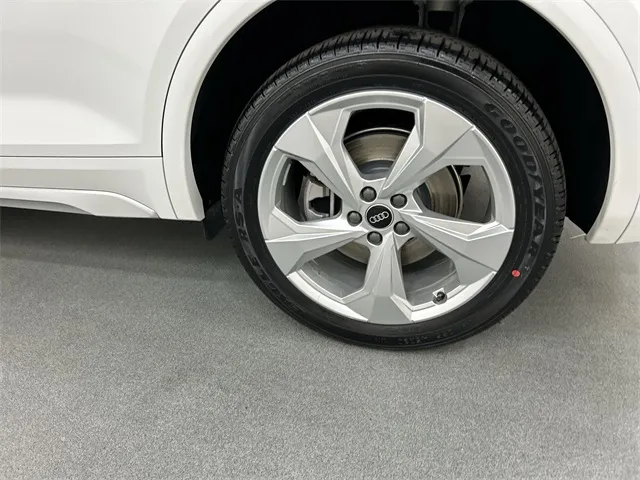 2022 Audi Q5 45 S line Premium photo 3