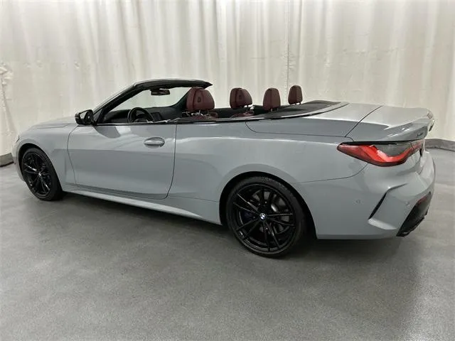 2022 BMW M440i view 3