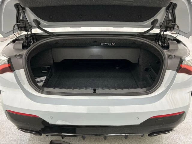 2022 BMW M440i view 5