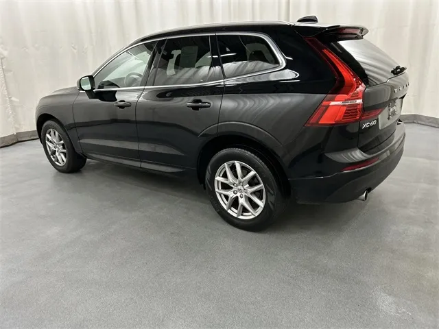 2020 Volvo XC60 view 3