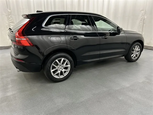 2020 Volvo XC60 view 4
