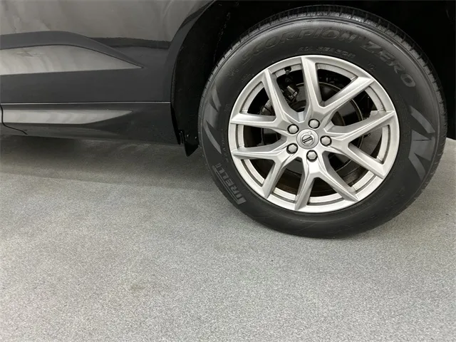 2020 Volvo XC60 view 5
