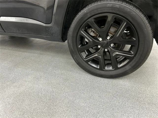 2018 Jeep Renegade view 5