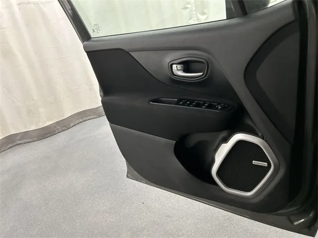 2021 Jeep Renegade Latitude photo 16