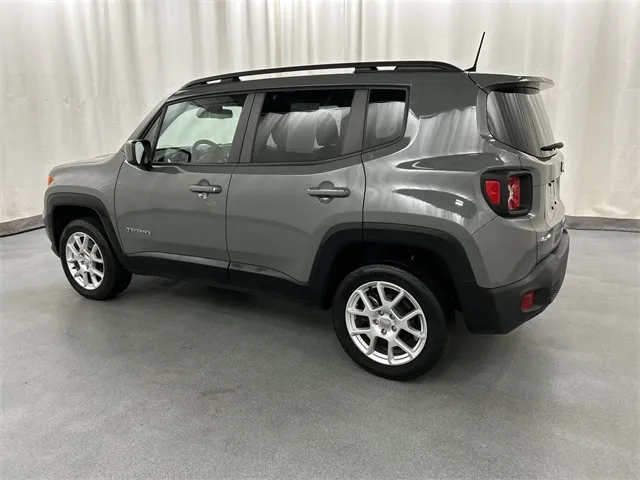 2021 Jeep Renegade Latitude photo 3