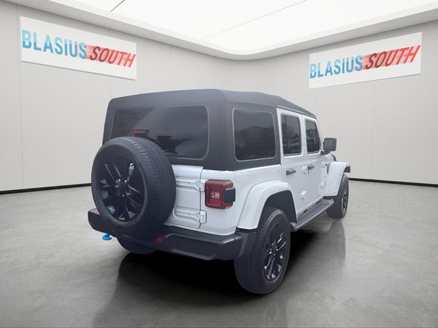 2022 Jeep Wrangler view 3