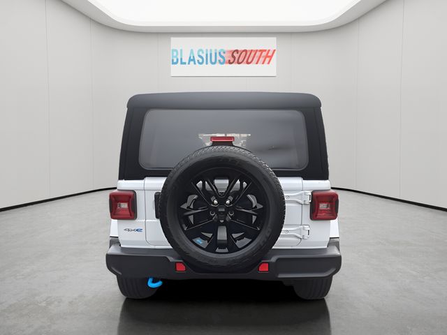 2022 Jeep Wrangler view 4