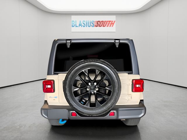 2022 Jeep Wrangler view 4