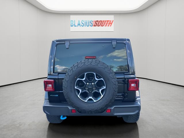 2022 Jeep Wrangler view 4