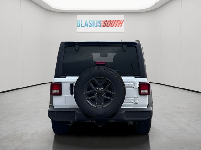 2025 Jeep Wrangler view 4
