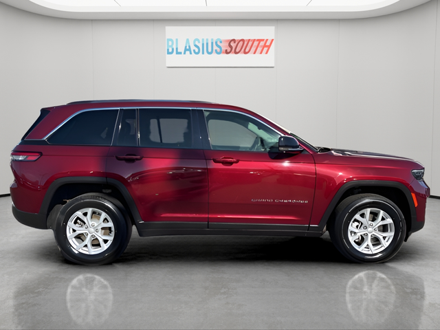 2023 Jeep Grand Cherokee view 2
