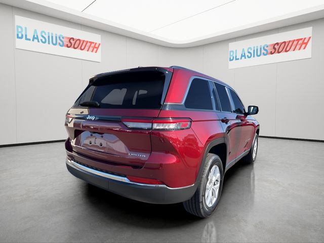 2023 Jeep Grand Cherokee view 3