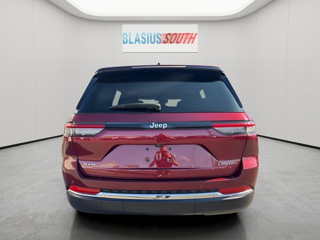 2023 Jeep Grand Cherokee view 4