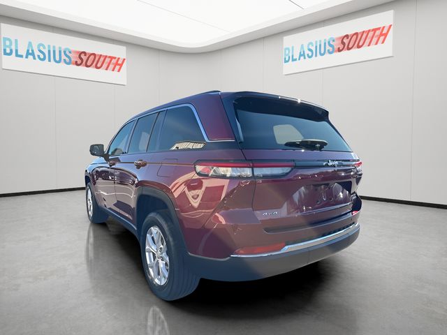 2023 Jeep Grand Cherokee view 5