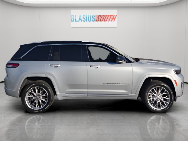 2023 Jeep Grand Cherokee view 2