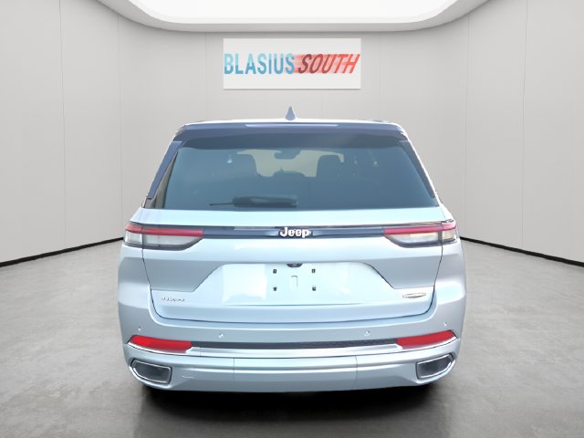 2023 Jeep Grand Cherokee view 4