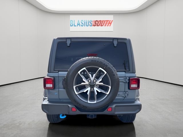 2024 Jeep Wrangler view 4