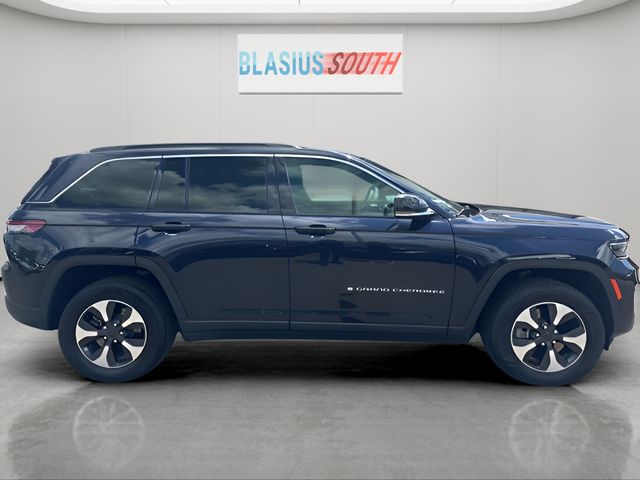 2024 Jeep Grand Cherokee view 2