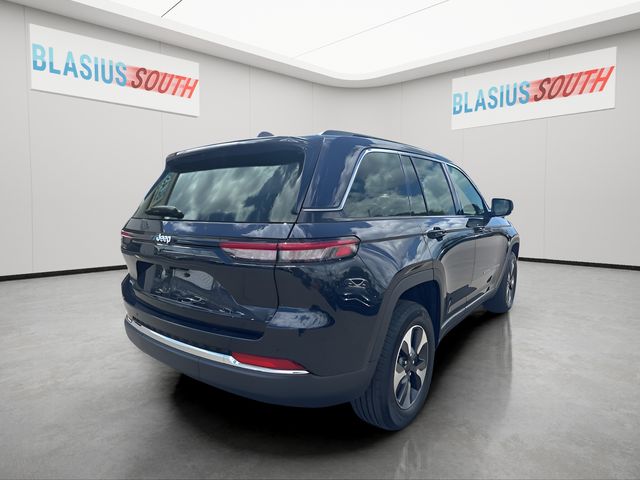 2024 Jeep Grand Cherokee view 3