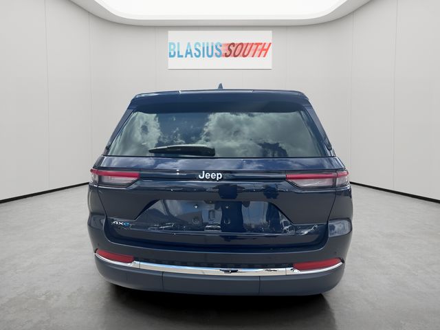 2024 Jeep Grand Cherokee view 4