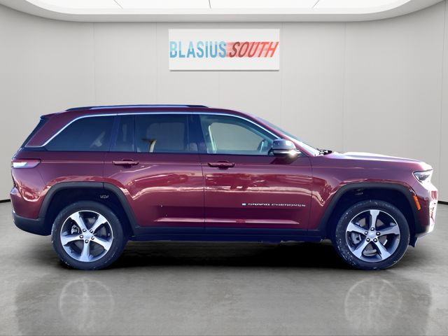 2023 Jeep Grand Cherokee view 2