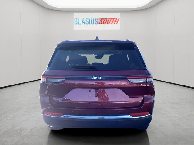 2023 Jeep Grand Cherokee view 4