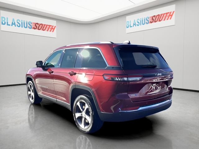 2023 Jeep Grand Cherokee view 5