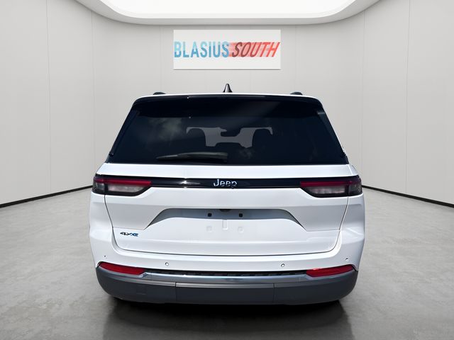 2023 Jeep Grand Cherokee view 4