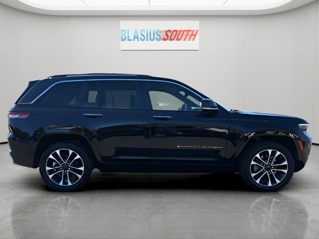 2022 Jeep Grand Cherokee view 2