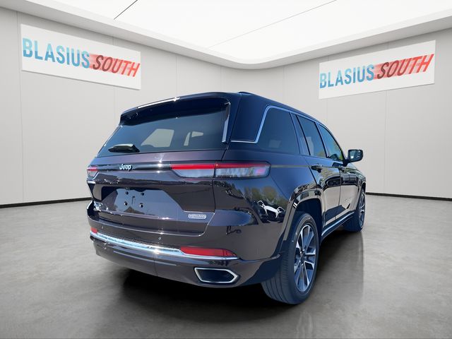2022 Jeep Grand Cherokee view 3