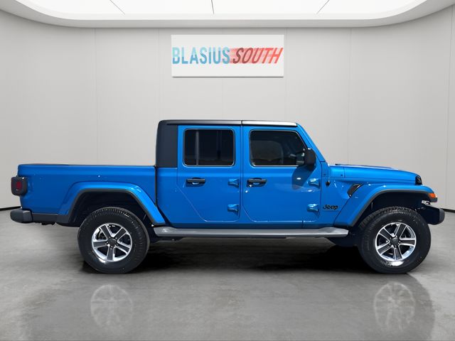 2020 Jeep Gladiator view 2