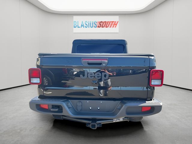 2022 Jeep Gladiator view 3
