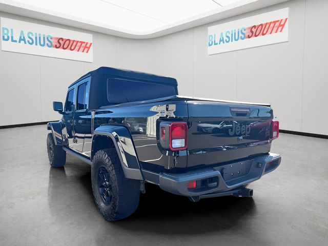 2022 Jeep Gladiator view 4