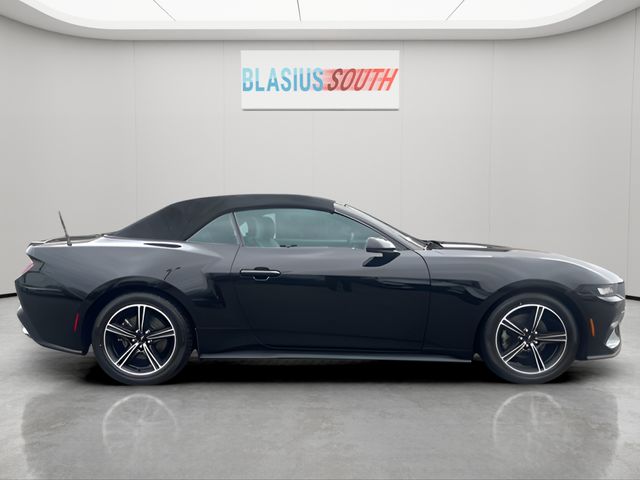 2024 Ford Mustang view 3