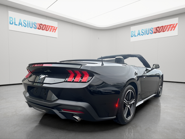 2024 Ford Mustang view 4