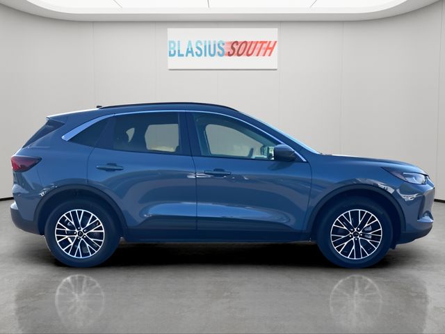 2023 Ford Escape Plug-In Hybrid view 2