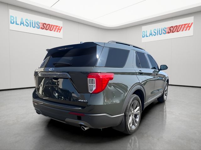 2023 Ford Explorer view 3
