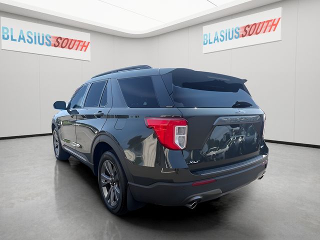 2023 Ford Explorer view 5