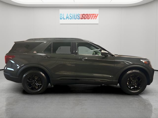 2021 Ford Explorer view 2