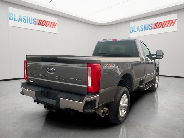 2024 Ford F-350SD view 3