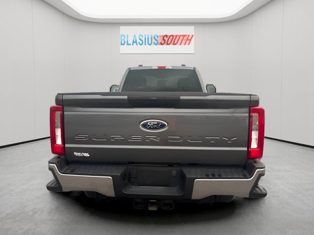 2024 Ford F-350SD view 4