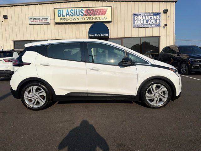 2022 Chevrolet Bolt EV view 2