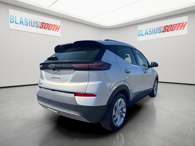 2023 Chevrolet Bolt EUV view 3