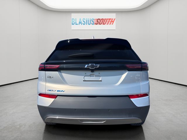 2023 Chevrolet Bolt EUV view 4