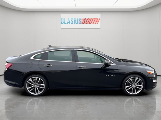 2022 Chevrolet Malibu view 2