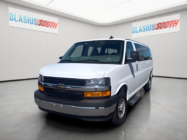 2025 Chevrolet Express 3500 view 3