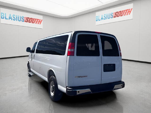 2025 Chevrolet Express 3500 view 5