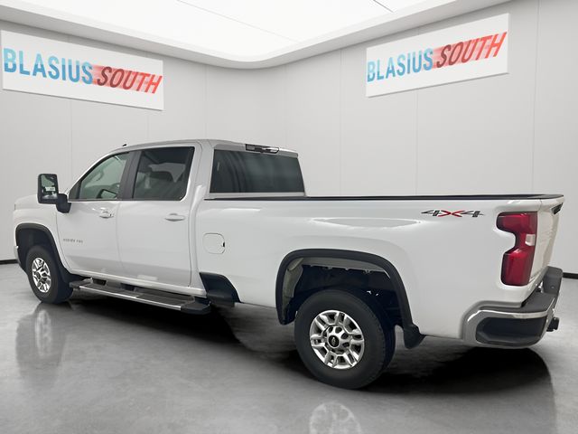 2025 Chevrolet Silverado 2500HD view 4