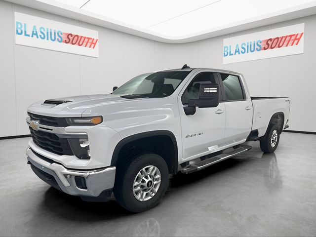 2025 Chevrolet Silverado 2500HD view 5
