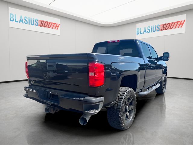 2017 Chevrolet Silverado 2500HD view 4
